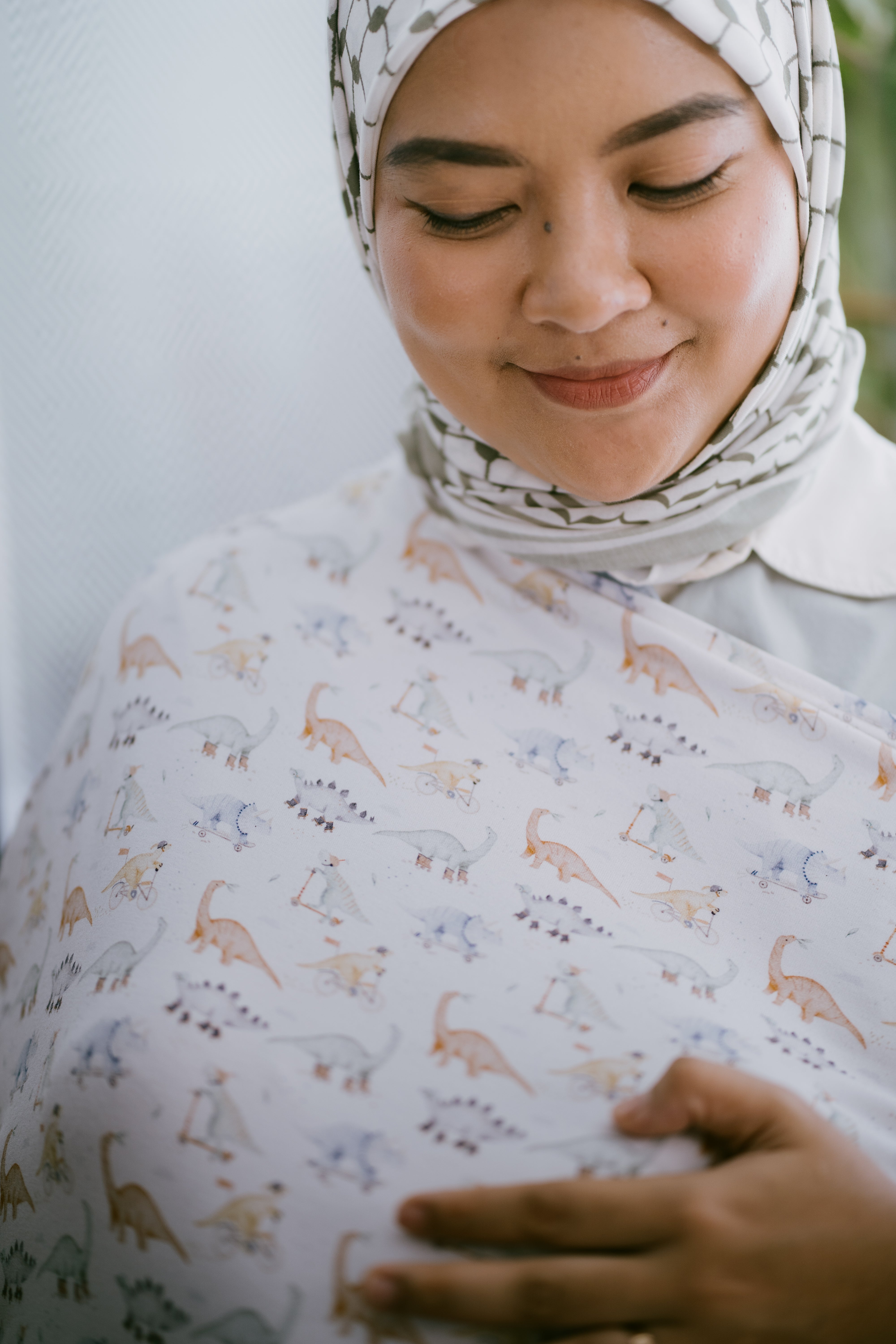 ROARSOME (Bamboo Multi-Purpose Nursing Cover)